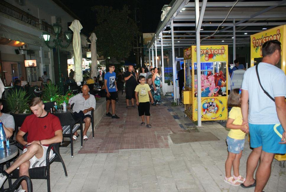 Hotel Agni -Enoikiazomena Diamerizmata Kallithea  Dış mekan fotoğraf